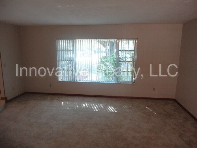 Building Photo - 2351 Woodcrest Dr