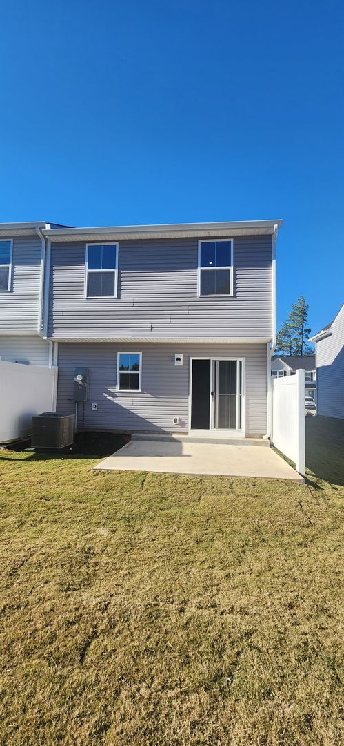 Building Photo - 3 BR Townhome in Arden Woods Townhomes