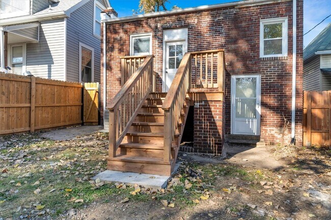 Building Photo - 6752 W Park Ave