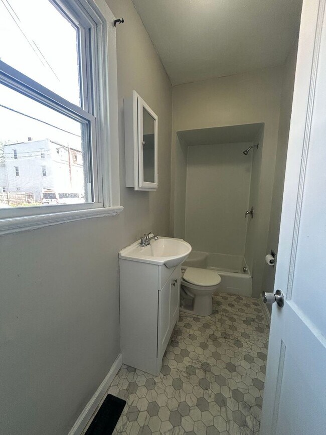 Building Photo - 2667 N 6th St