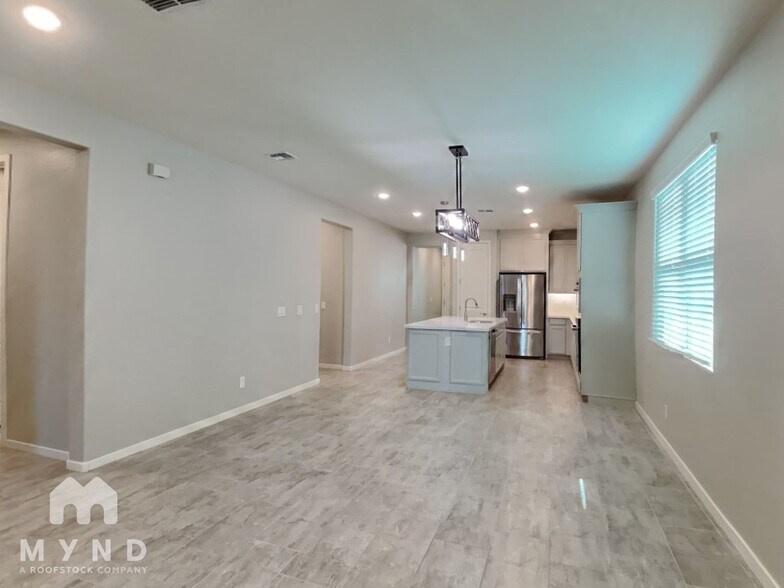 Building Photo - 9520 Thatcher Ave