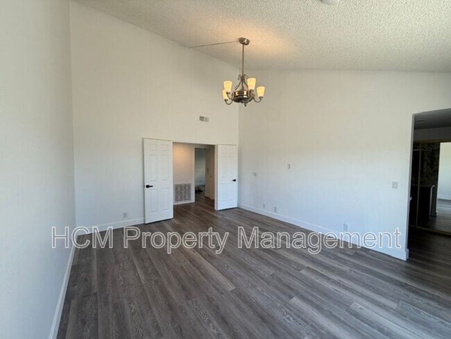 Building Photo - 3009 Calle Juarez