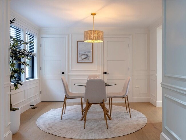 Building Photo - 7 Dearborn St