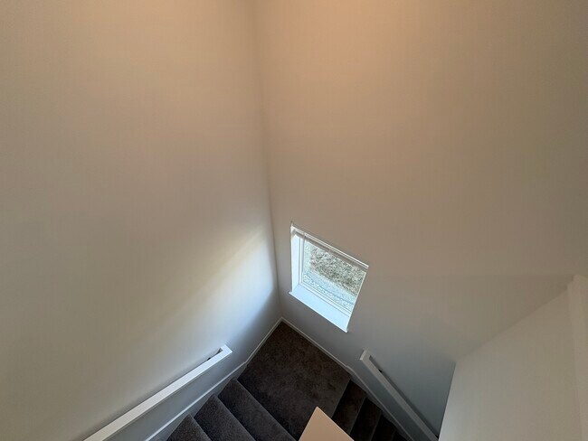 Building Photo - 216 Nw Waverly Dr