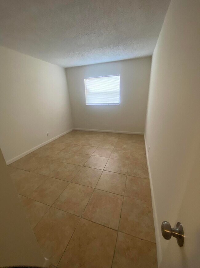 Building Photo - 7931 SW 10th St