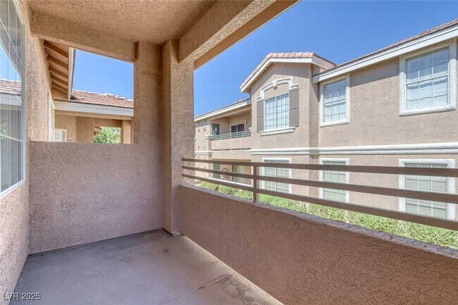 Building Photo - 9901 Trailwood Dr