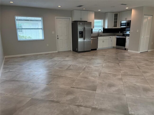 Building Photo - 5839 Erin Ln S