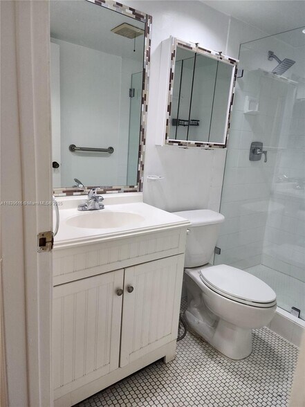 Building Photo - 8666 SW 114th Pl