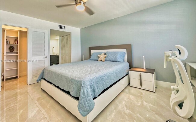 Building Photo - 5701 Collins Ave