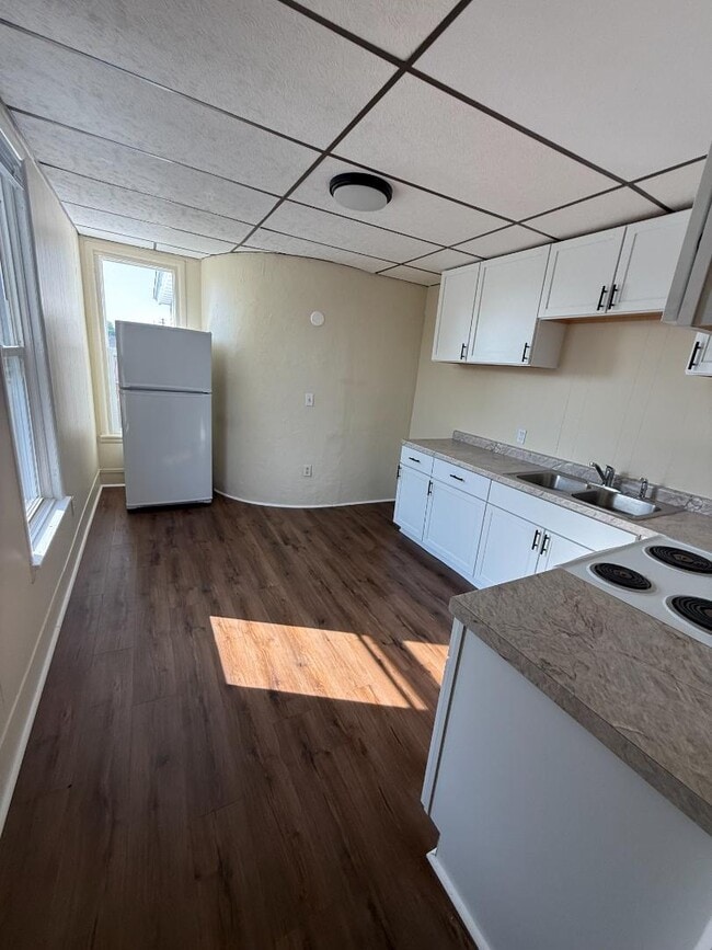 Building Photo - 1835 Dunlap Ave