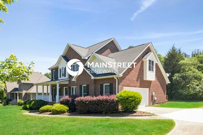 Building Photo - 5 Bedroom Pet-Friendly Home in Charlotte, NC with Main Street Renewal
