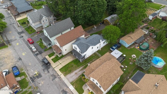 Building Photo - 121 Throop St