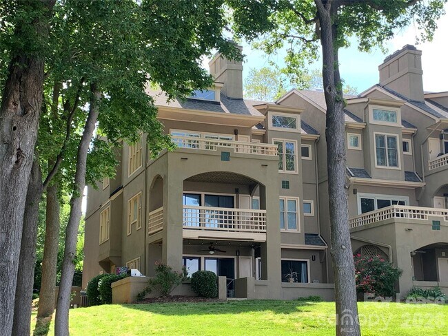 Building Photo - 672 Portside Dr