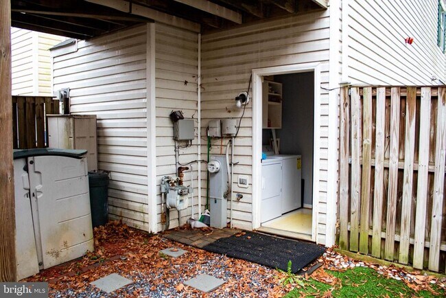 Building Photo - 2095 Pawlet Dr