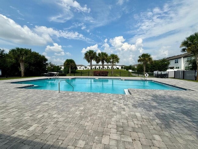 Building Photo - 177 Mandovi St