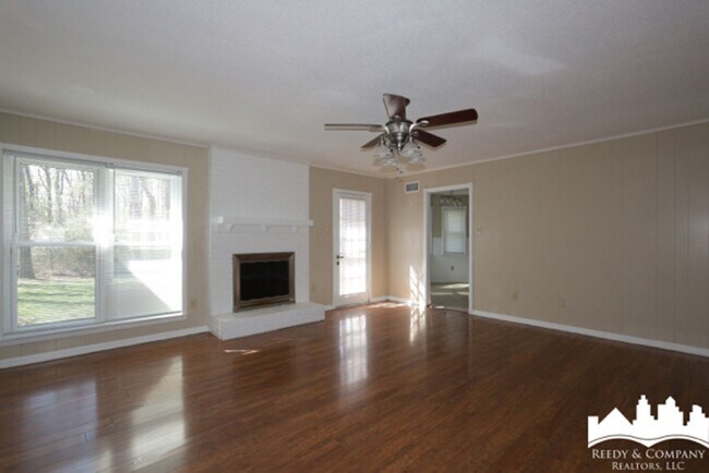 Building Photo - 5853 Fox Lair Ave