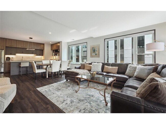 Building Photo - 253 Lake St E