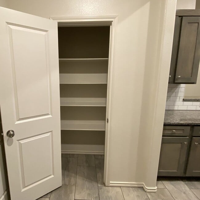 Building Photo - **BEAUTIFUL LINCOLN 16 CONDO**