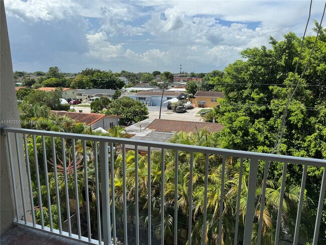 Building Photo - 1085 W 68th St