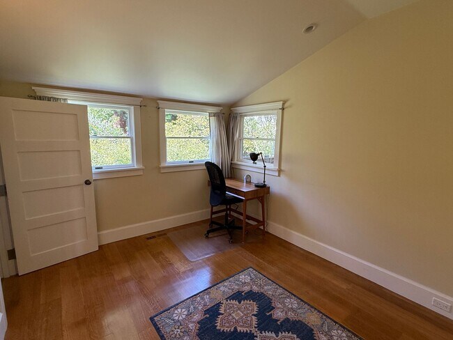 Building Photo - 1330 Sanchez St