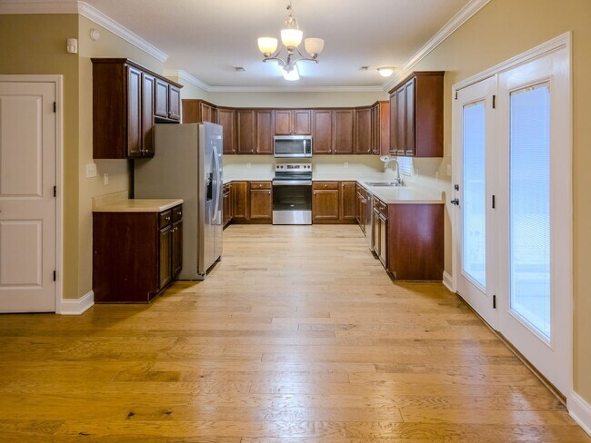 Building Photo - Knoxville 37931 - 4 bedroom 2.5 bath - call Ryan Fogarty 865-333-4840