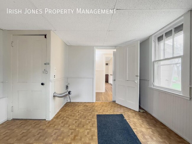 Building Photo - 270 Locust St