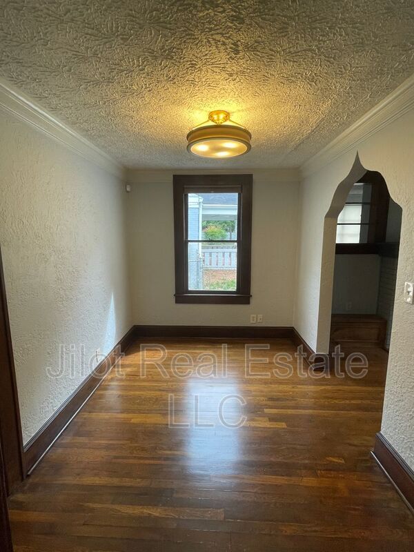 Building Photo - 1845 Lakewood Terrace SE