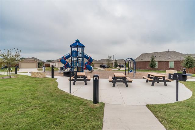 Building Photo - 2022 Shady Oaks Dr