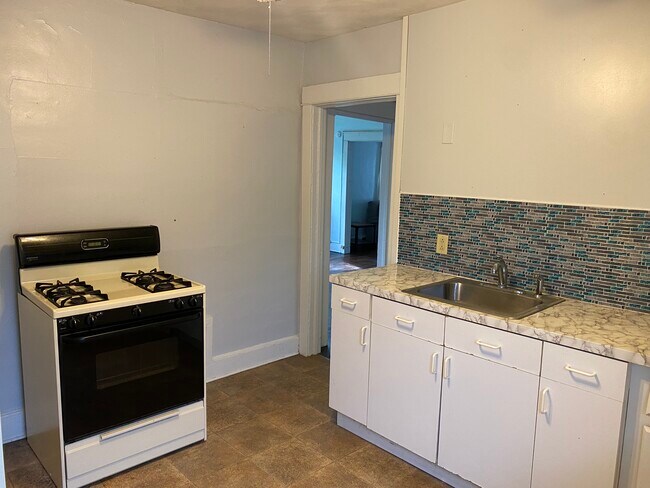 Building Photo - 160 Seminary Ave