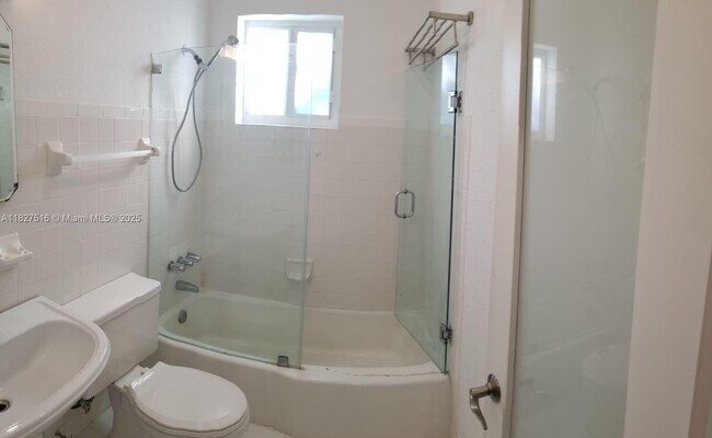 Building Photo - 3071 SW 27th Ave