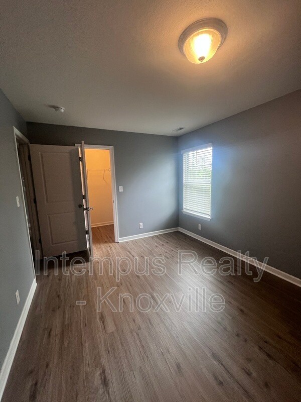Building Photo - 5469 Calvert Ln