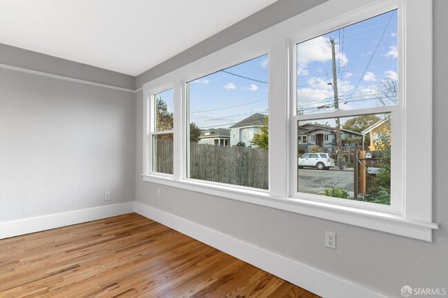 Building Photo - 689 43rd St