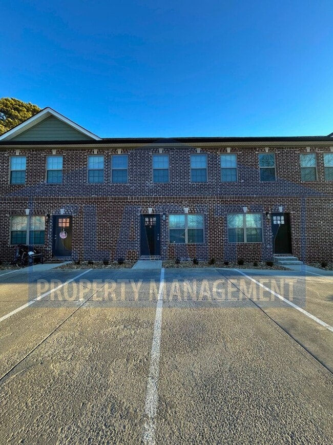 Building Photo - Modern townhome!
