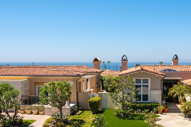 Building Photo - 408 Pso Miramar