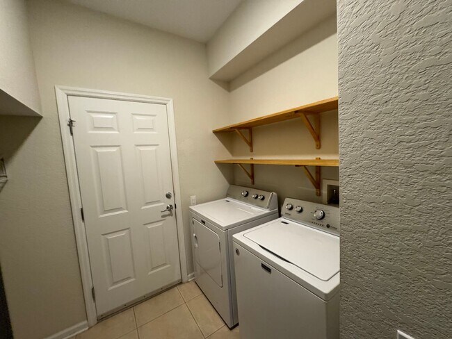 Building Photo - Spacious 4 Bedroom Spring Isle Home AVAILA...