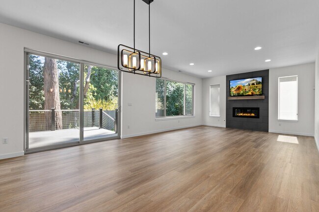 Building Photo - 4bd/2.75ba Seattle Home