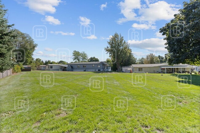 Building Photo - 7800 E Alki Ave