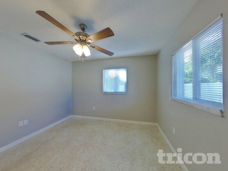 Building Photo - 546 W Palmeden Dr