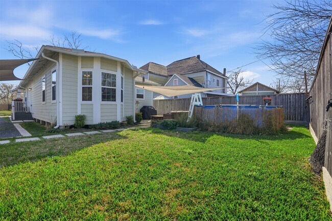 Building Photo - 2613 Lorraine St