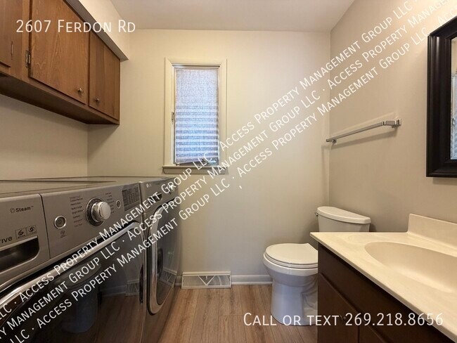 Building Photo - 2607 Ferdon Rd