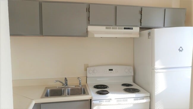 Building Photo - 415 D St