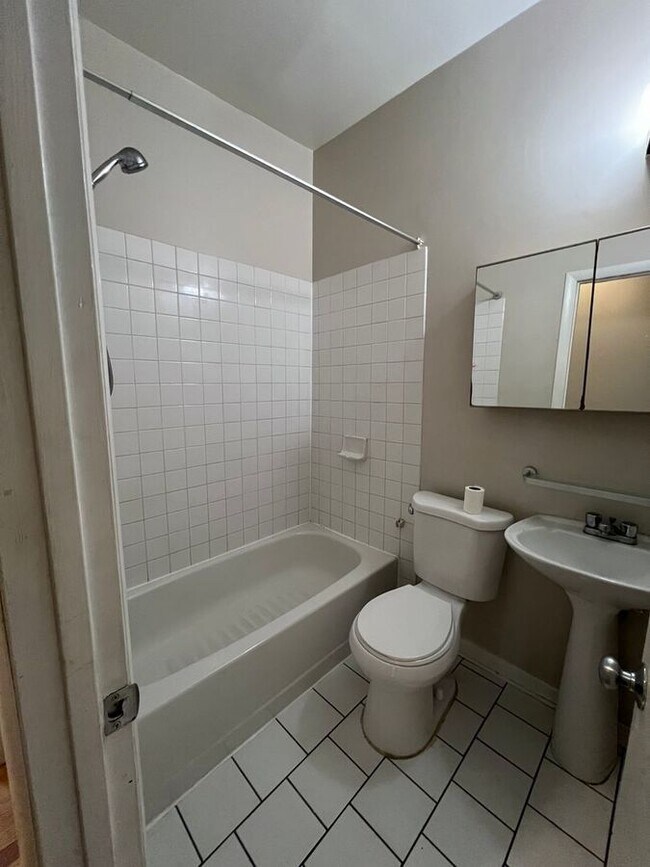 Building Photo - 1701 New Jersey Ave NW