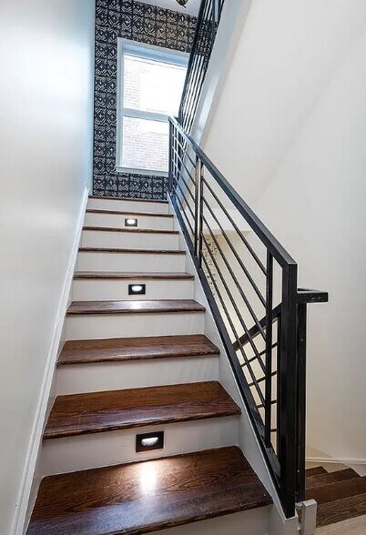Building Photo - 2227 N 33rd St