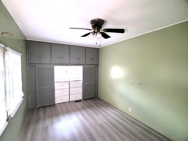 Building Photo - 407 51st Ave Terrace W