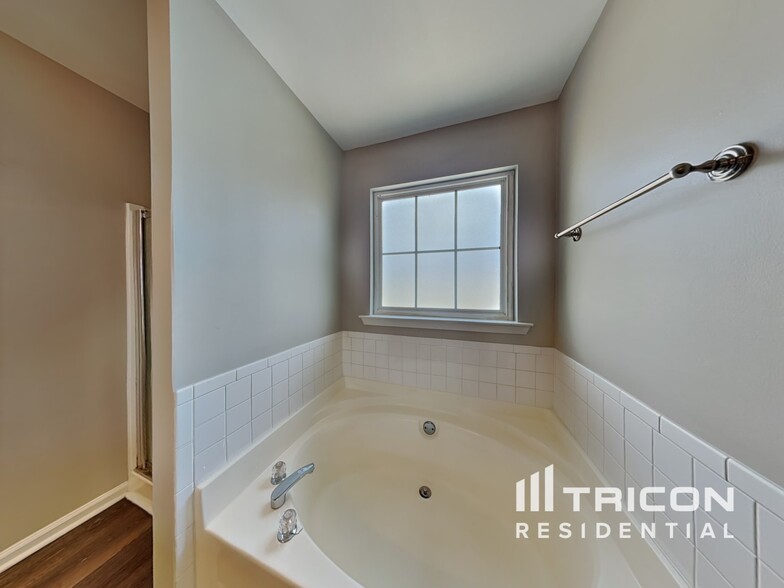 Building Photo - 606 Brookwater Dr