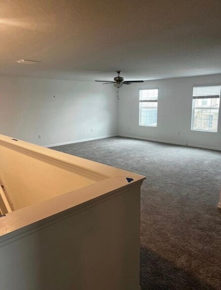 Building Photo - 5375 Blue Horizon Way