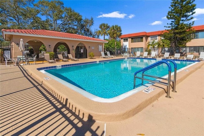 Building Photo - 1750 Belleair Forest Dr