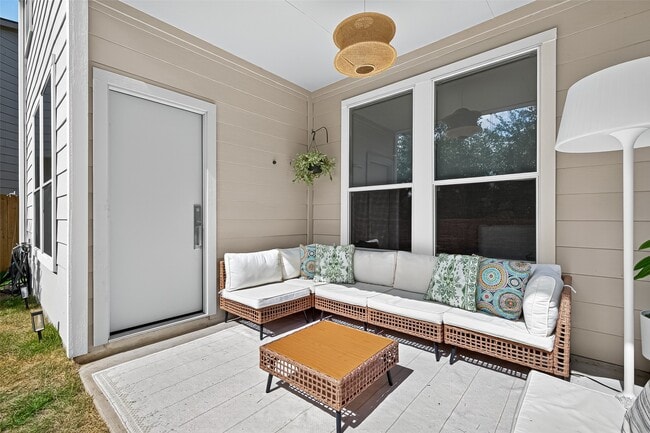 Building Photo - 10021 Hillside Bayou Dr