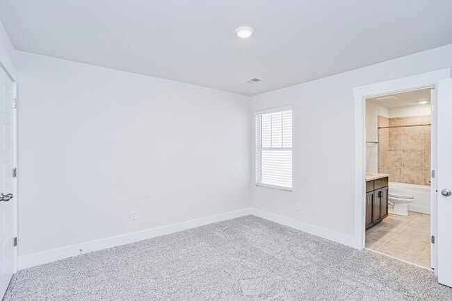 Building Photo - 138 Bromes Way