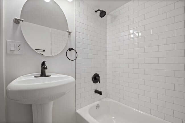 Building Photo - 3751 N Clifton Ave